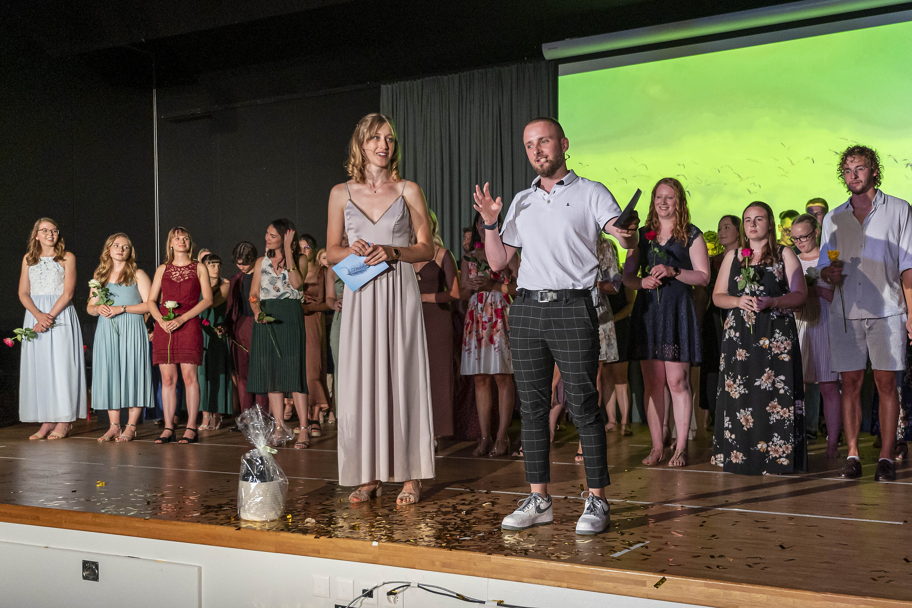 Linda Rüger und Raffael Strupler haben die Diplomfeier moderiert